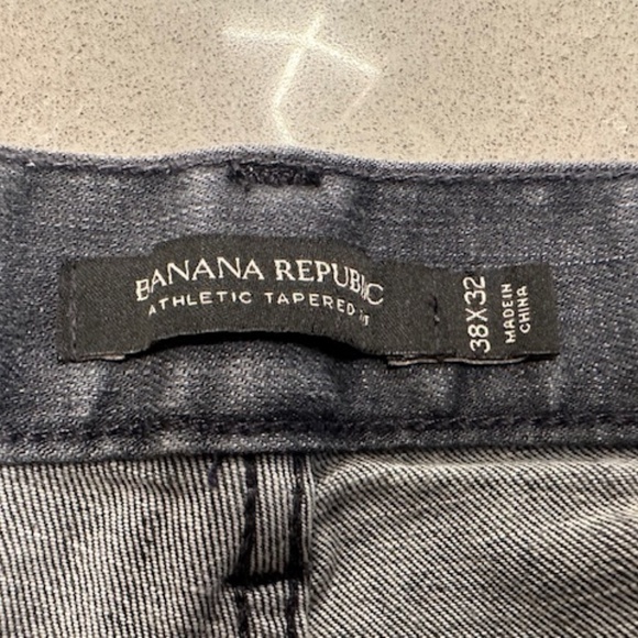 Banana Republic Men's Gray Athletic Tapered Leg  38x32 Jeans-EUC Senim - Picture 5 of 8